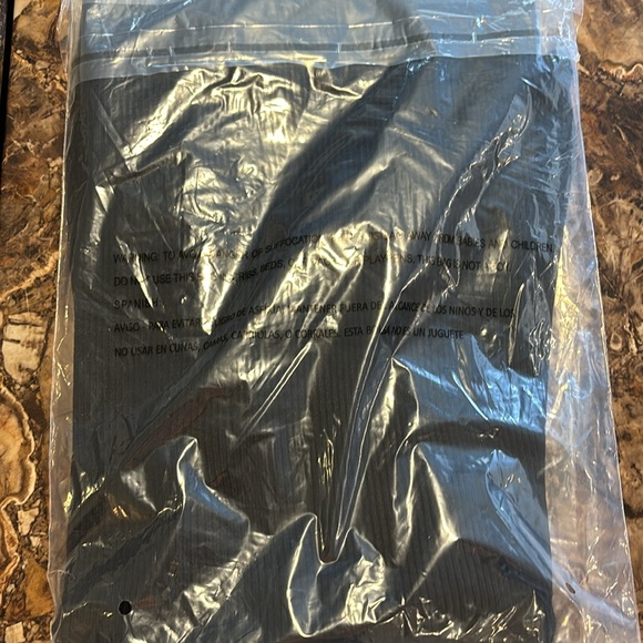 Plus ASHLEY STEWART Black Bell Sleeved Cutout Sweater 2X - Picture 5 of 5